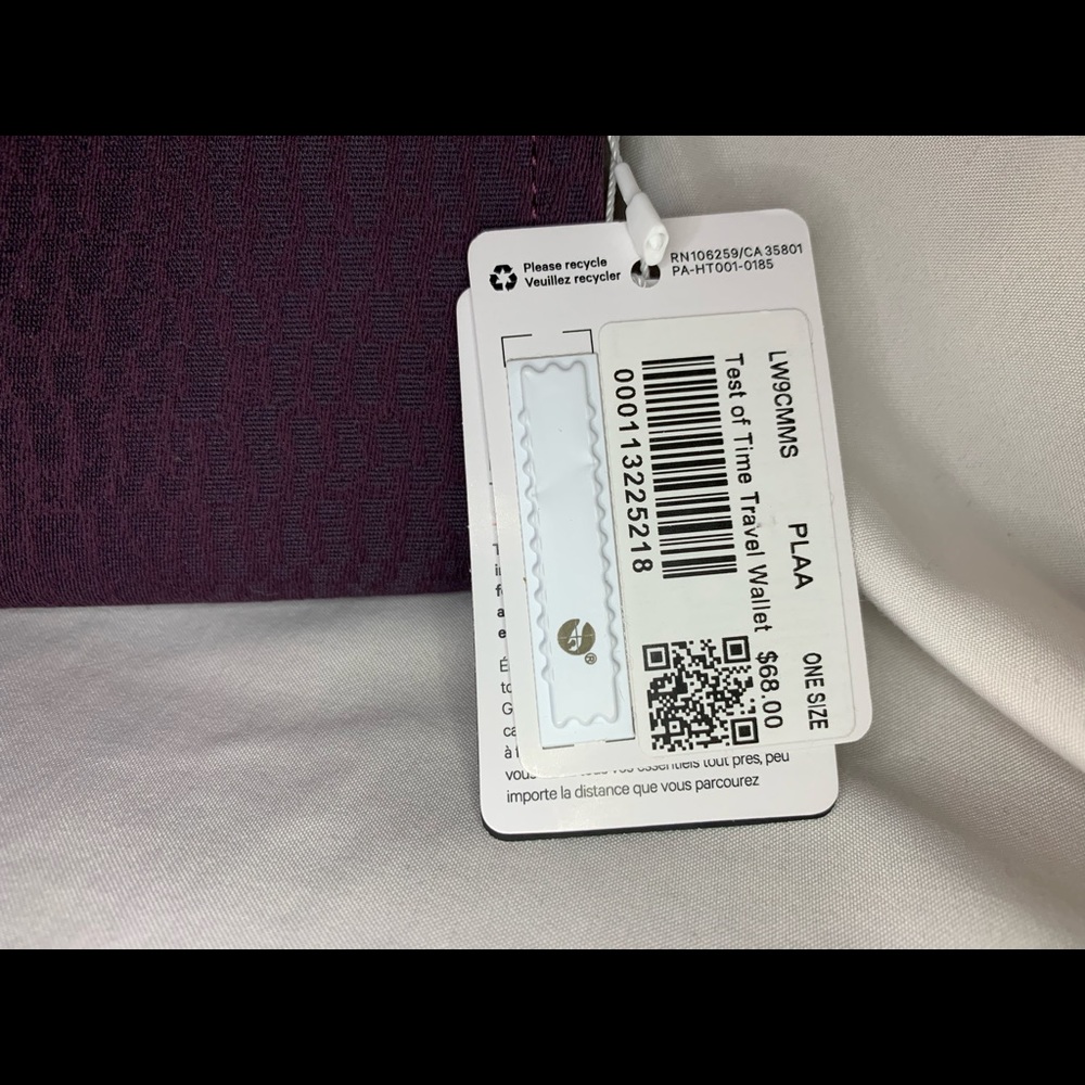 Lululemon Test of Time Travel Wallet - Picture 3 of 6